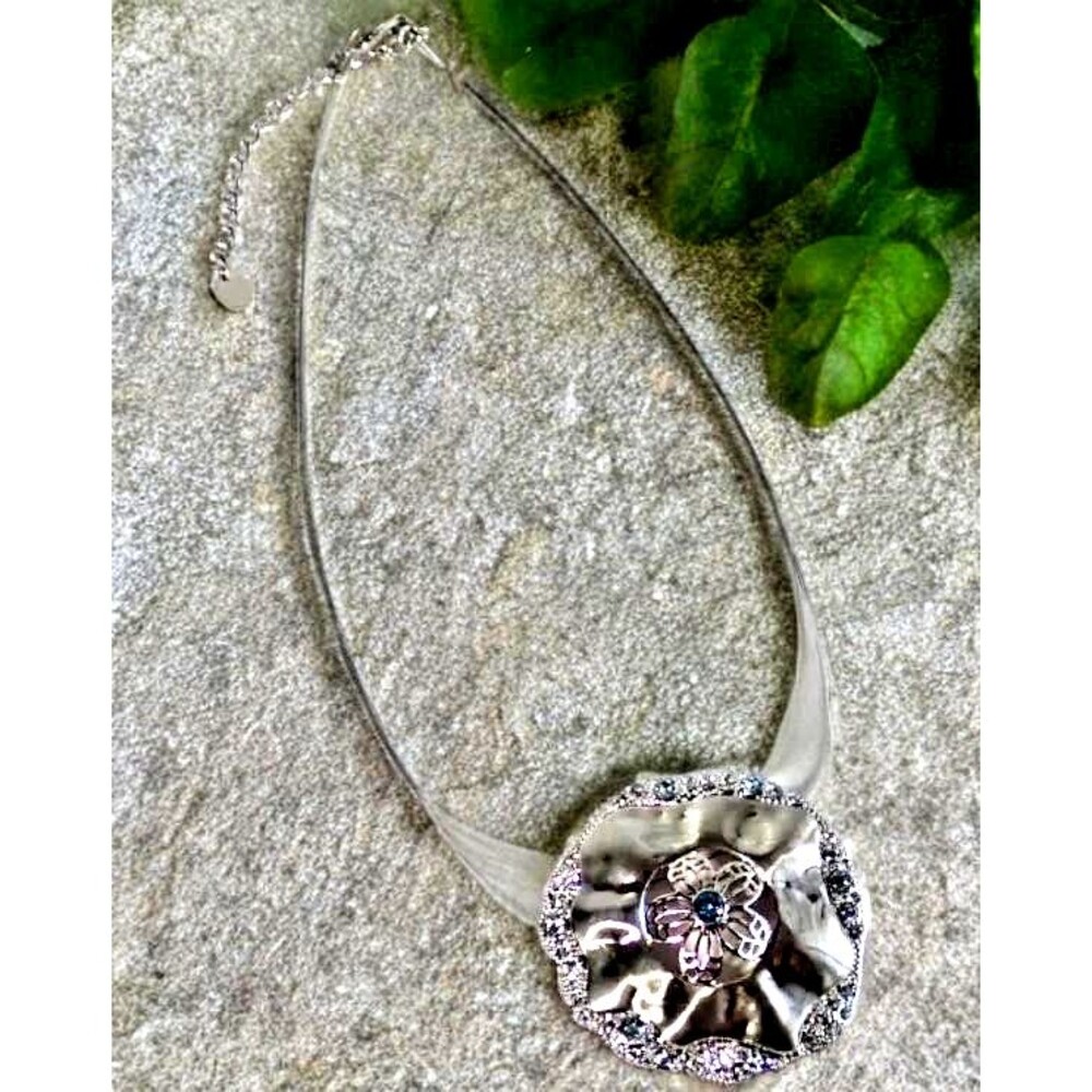Touchstone Crystal TC Sand Dollar Silver Pendant Necklace Swarovski Blue Crystal - Picture 7 of 9